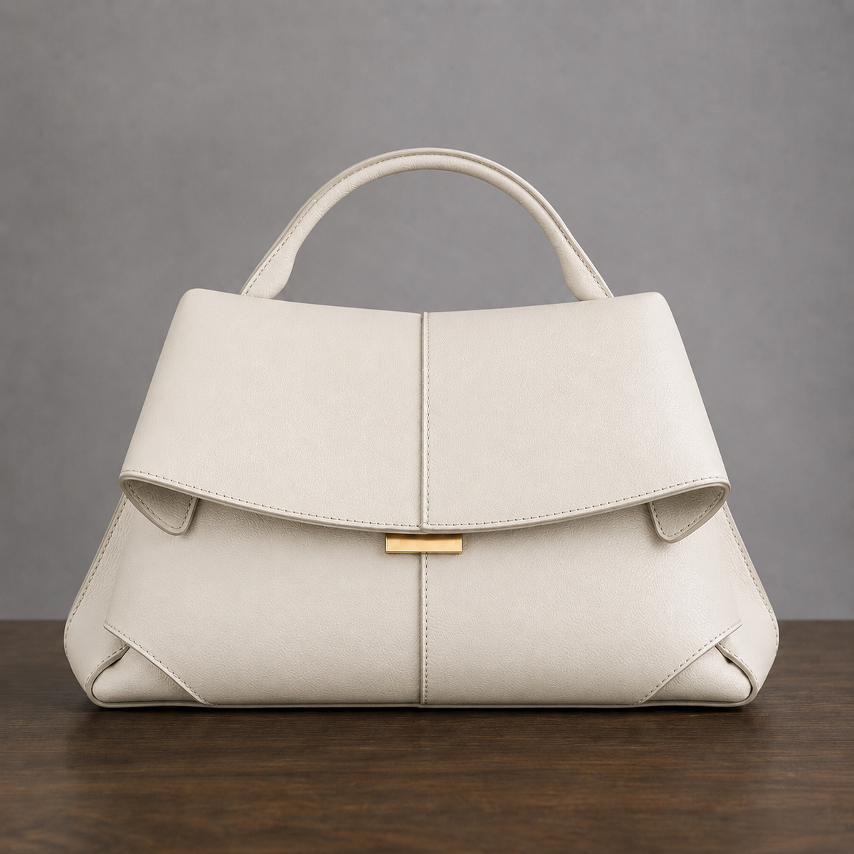 Peretti Sculpted Leather Handbag - White