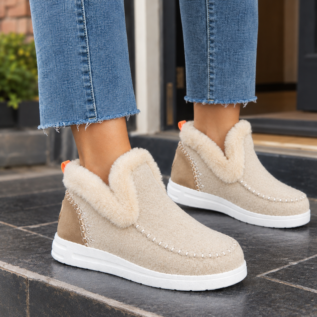 Moretti Fleece-Lined Boots - Off White