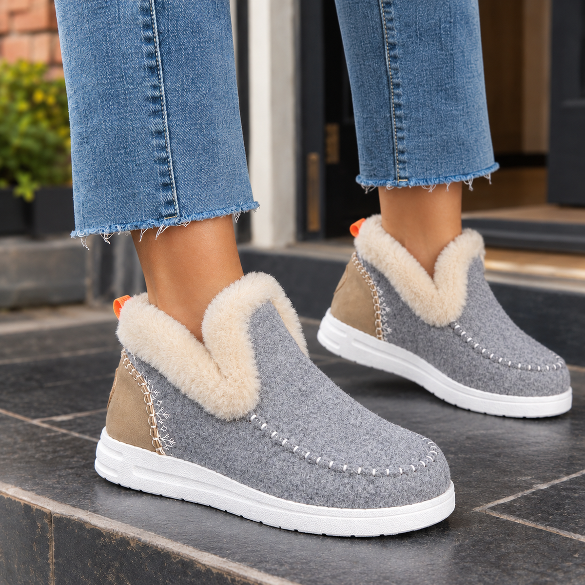 Moretti Fleece-Lined Boots - Light Gray